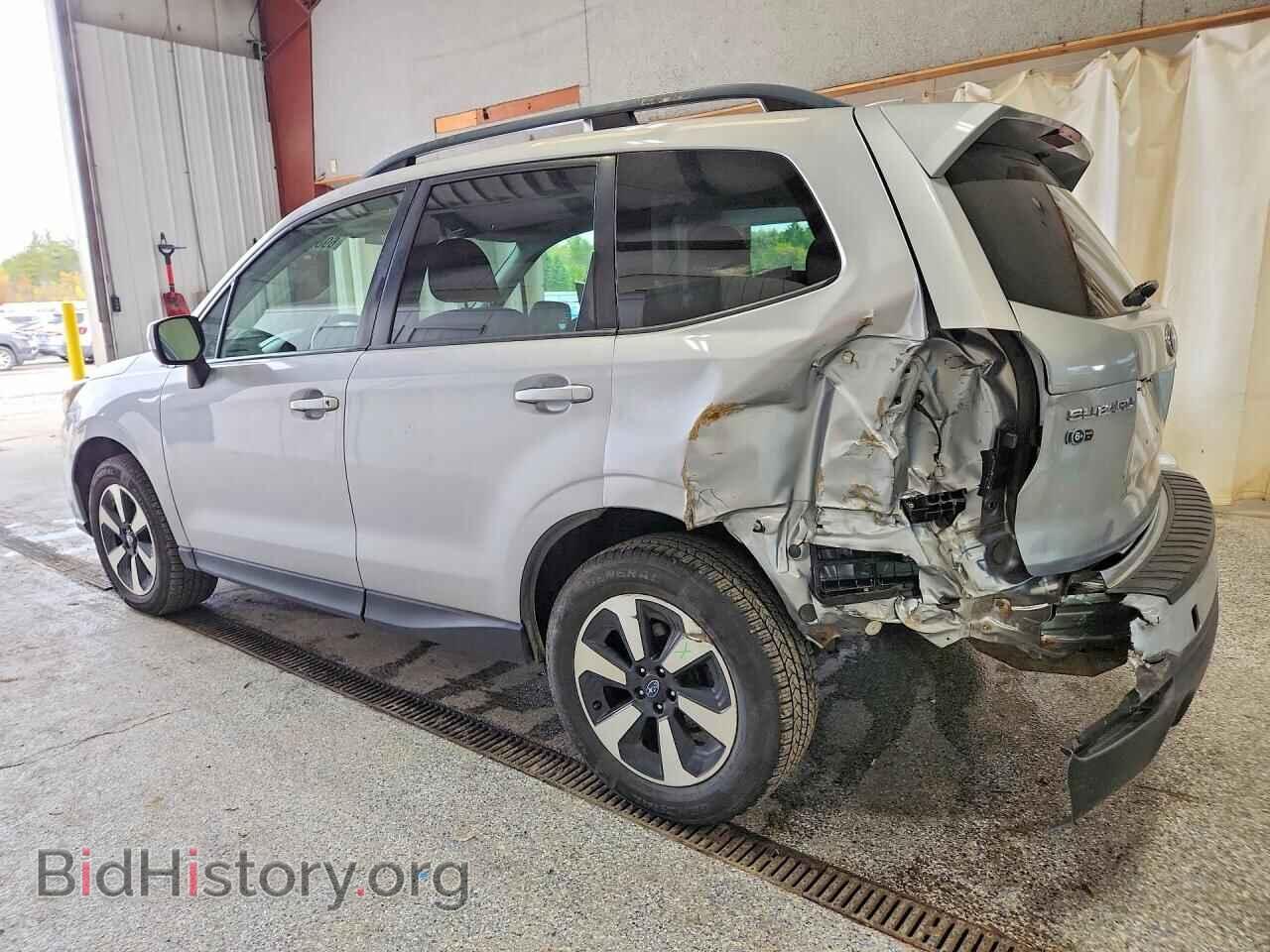 2017 Subaru FORESTER (VIN JF2SJAEC0HH810127) — фото 2 из 13