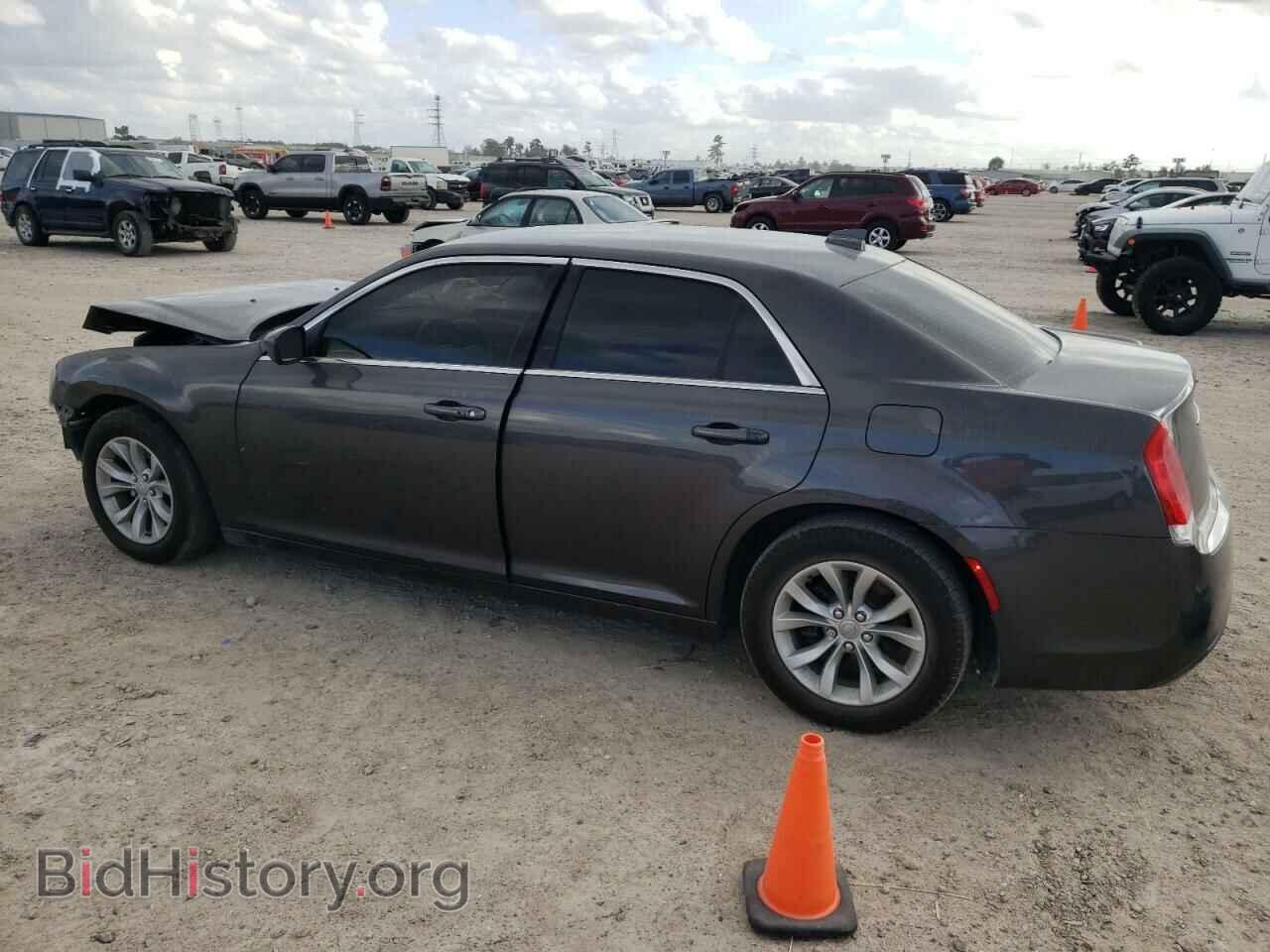 2019 CHRYSLER 300 - VIN: 2C3CCAAG4KH758092 - Фото 2