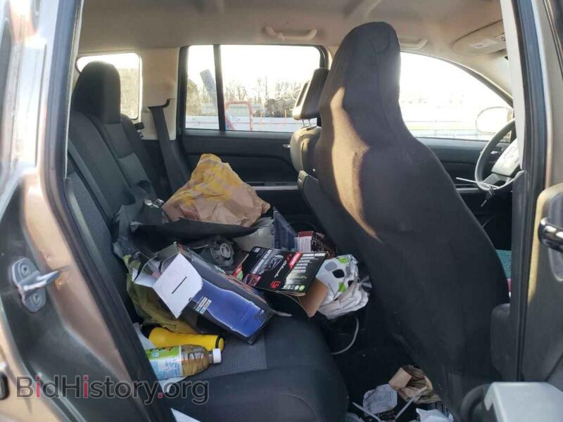 2008 Jeep COMPASS (VIN 1J8FT47058D697256) — photo 6 of 10