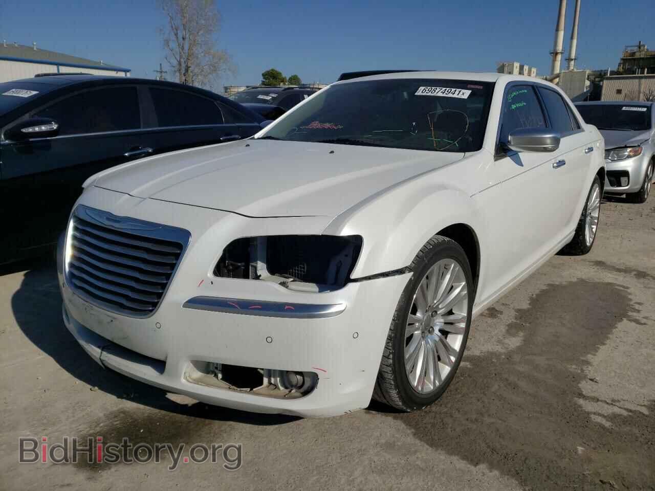 2013 CHRYSLER 300 - VIN: 2C3CCAPT6DH504942 - Фото 2