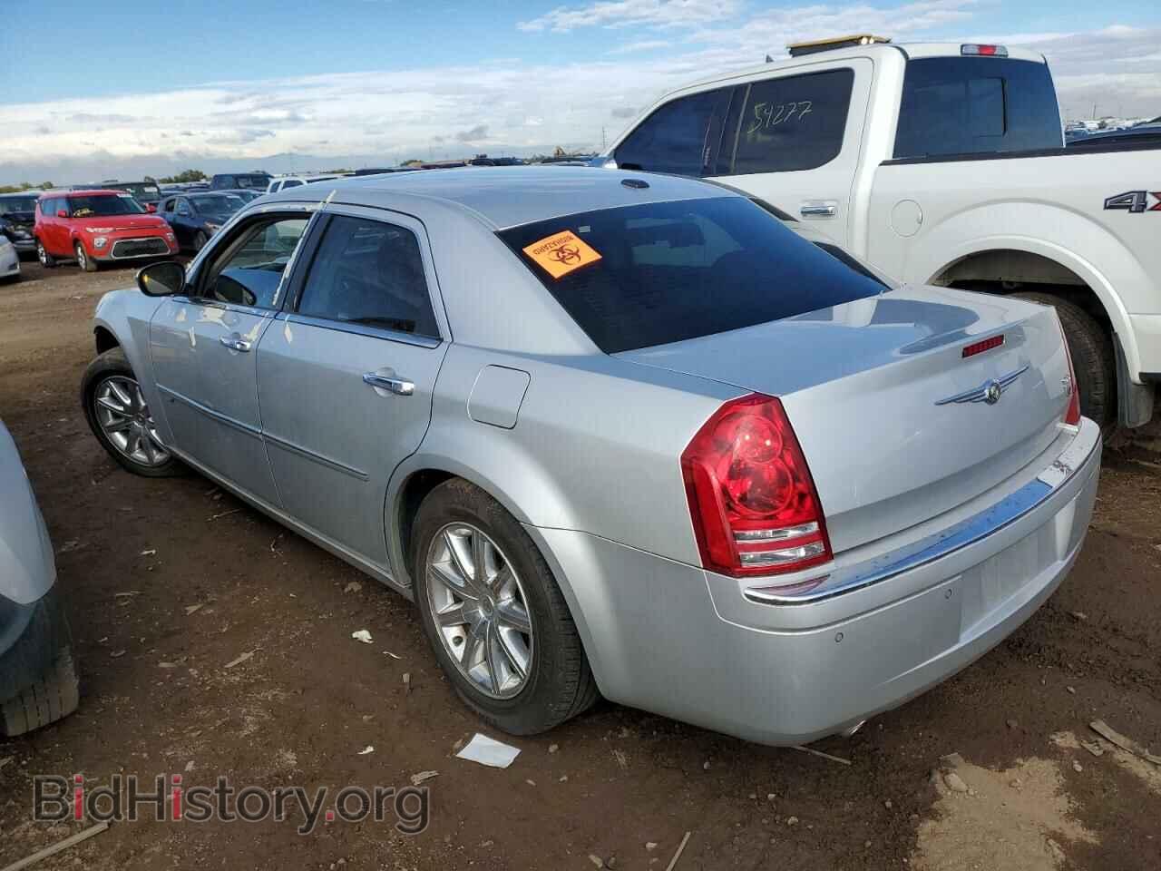 2010 CHRYSLER 300 - VIN: 2C3CA6CT5AH125967 - Фото 2