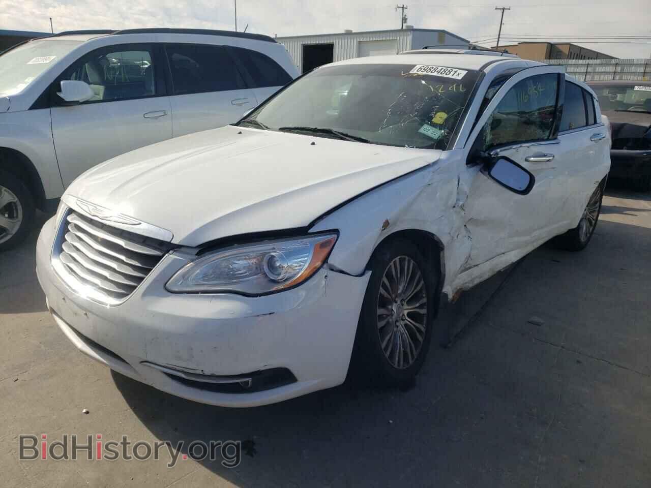 2013 CHRYSLER 200 - VIN: 1C3CCBCG8DN542839 - Фото 2