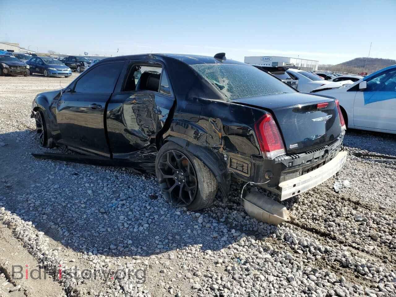 2019 CHRYSLER 300 - VIN: 2C3CCABG0KH654388 - Фото 2