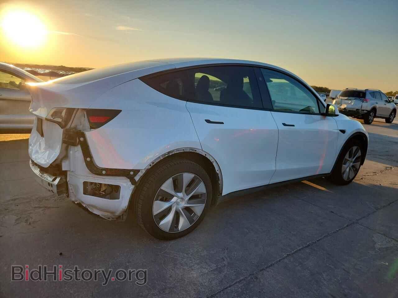2024 TESLA MODEL Y - VIN: 7SAYGDEE4RA264928 - Photo 3