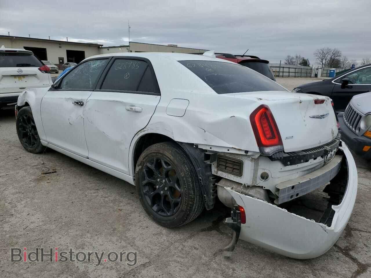 2019 CHRYSLER 300 - VIN: 2C3CCAGG8KH628985 - Фото 2
