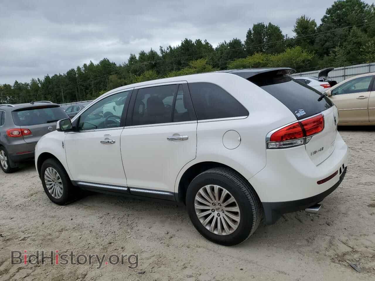 2011 LINCOLN MKX - VIN: 2LMDJ8JK6BBJ12722 - Photo 2