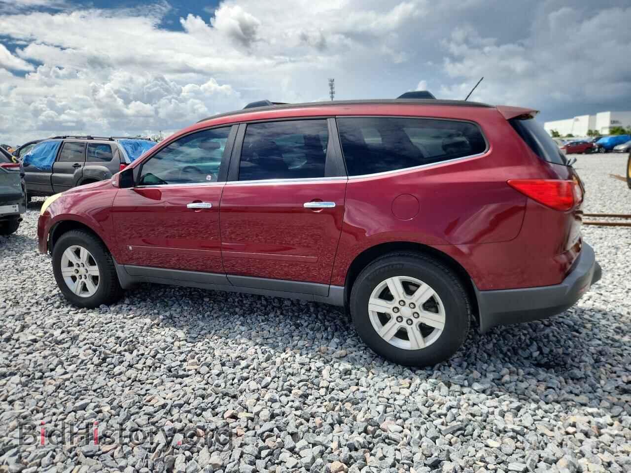 2010 CHEVROLET TRAVERSE - VIN: 1GNLRFED1AS112207 - Фото 2