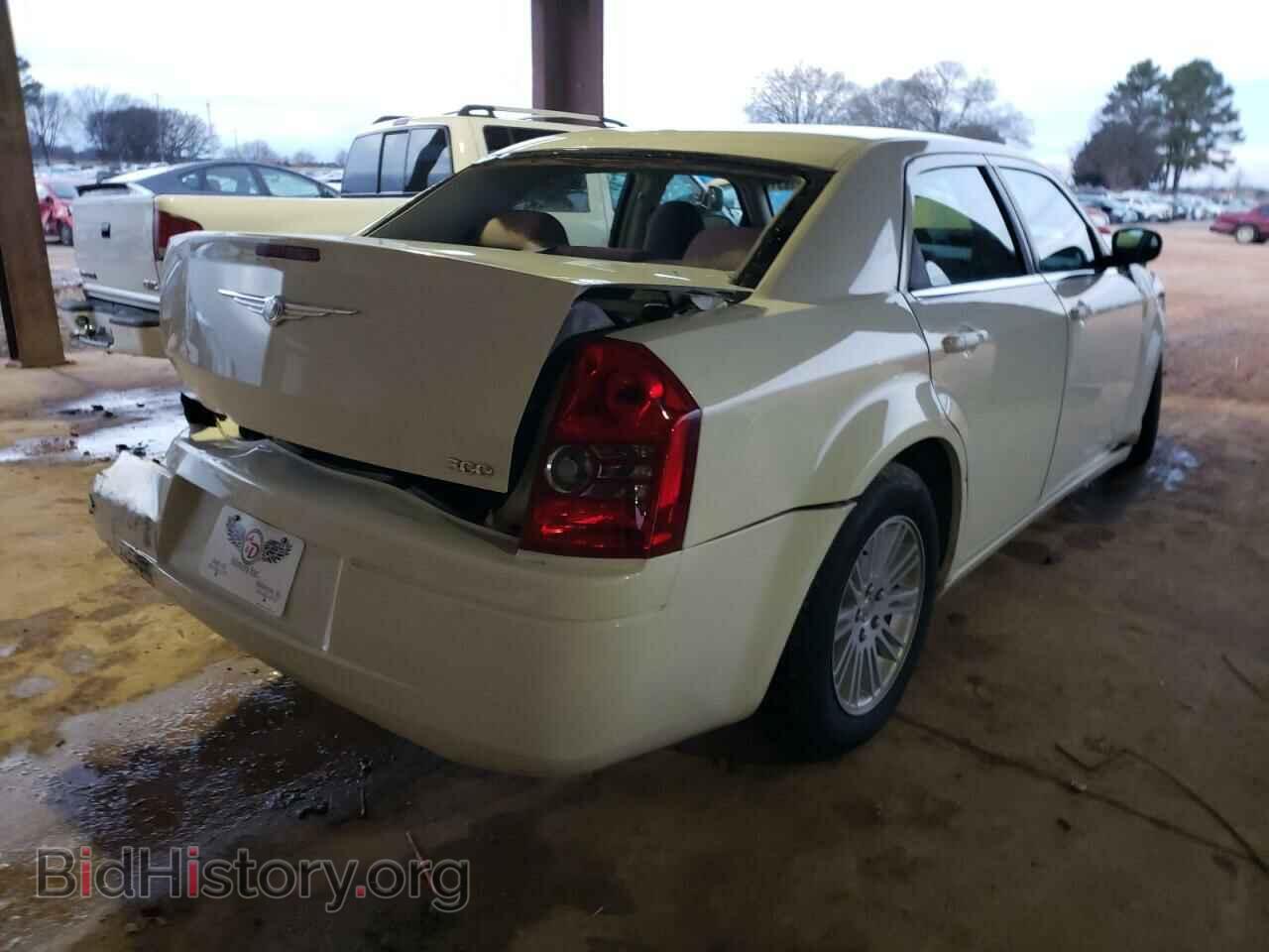 2009 CHRYSLER 300 - VIN: 2C3KA43D49H538323 - Фото 4