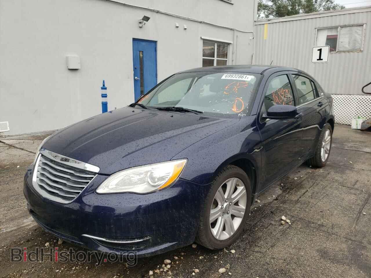 2013 CHRYSLER 200 - VIN: 1C3CCBAB8DN685913 - Фото 2