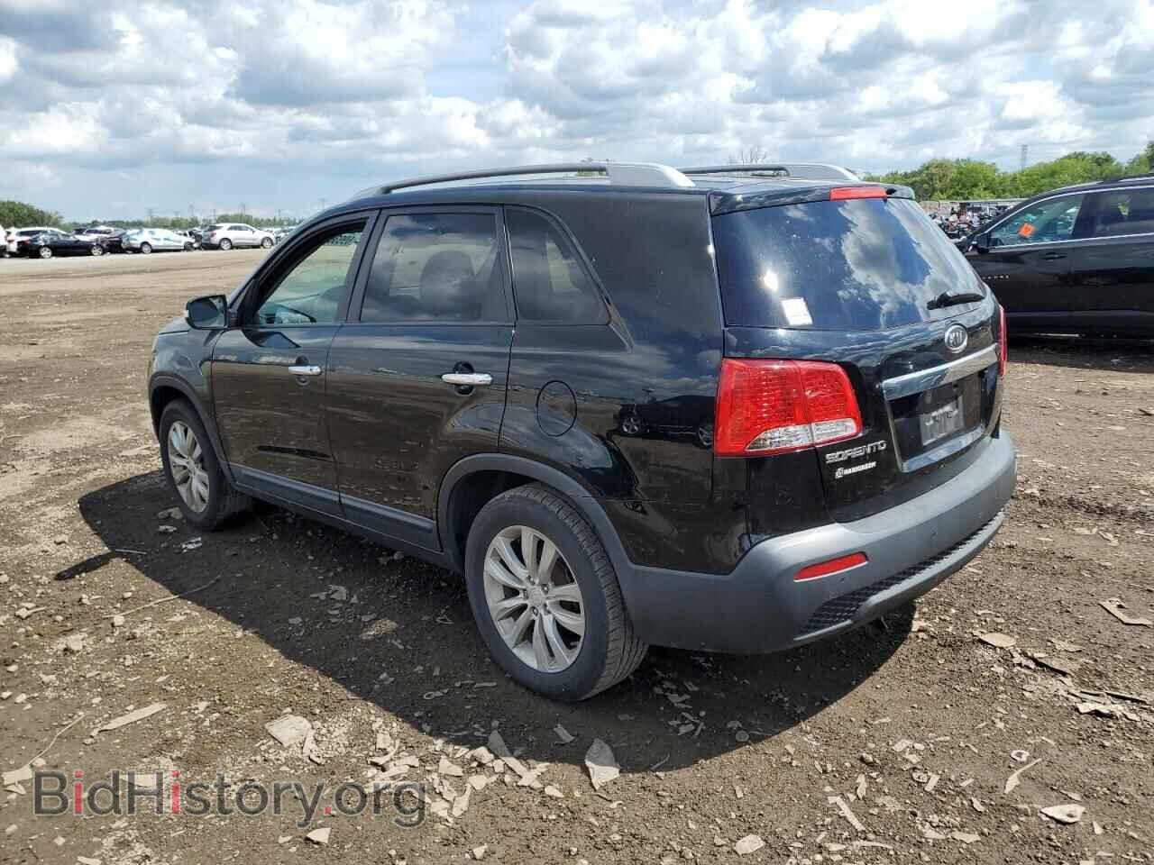 2011 KIA SORENTO - VIN: 5XYKT4A25BG142073 - Фото 2