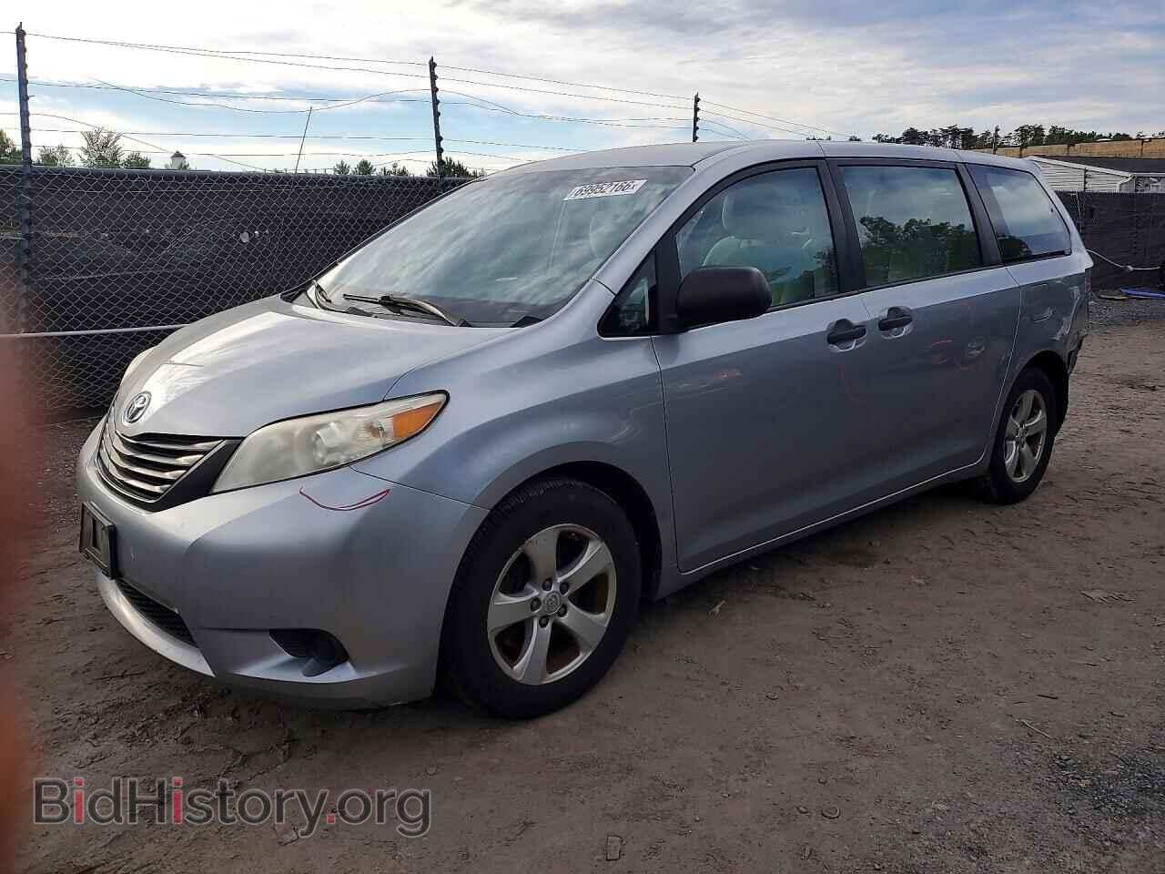 Photo 5TDZK3DC7BS100765 - TOYOTA SIENNA 2011