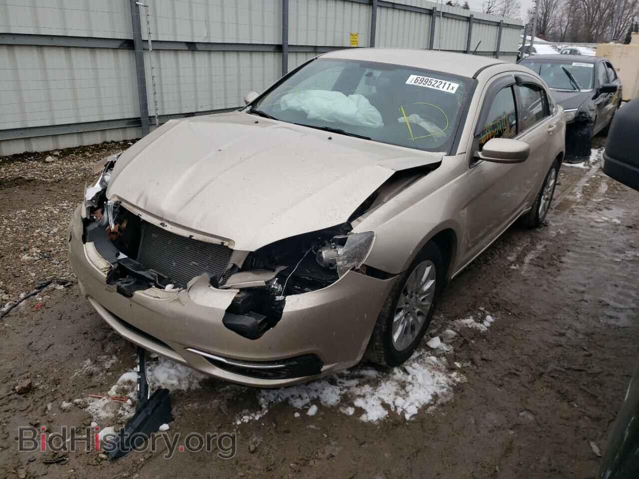 2013 CHRYSLER 200 - VIN: 1C3CCBAB2DN692341 - Фото 2