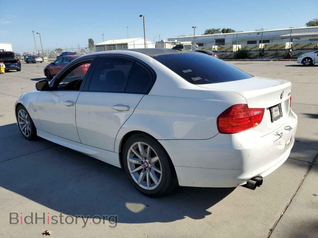 2011 BMW 3 SERIES - VIN: WBAPH7C55BE678690 - Фото 2