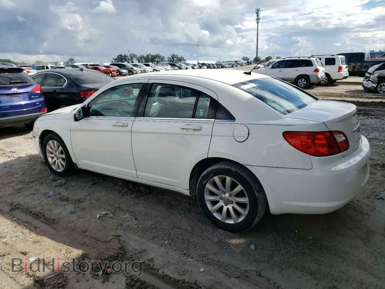 2010 CHRYSLER SEBRING - VIN: 1C3CC5FB0AN134784 - Фото 2