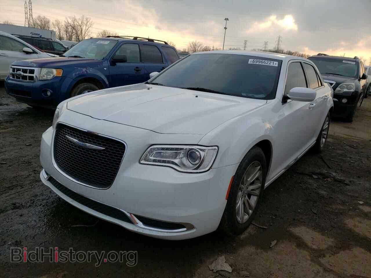 2017 CHRYSLER 300 - VIN: 2C3CCAAG7HH570448 - Фото 2