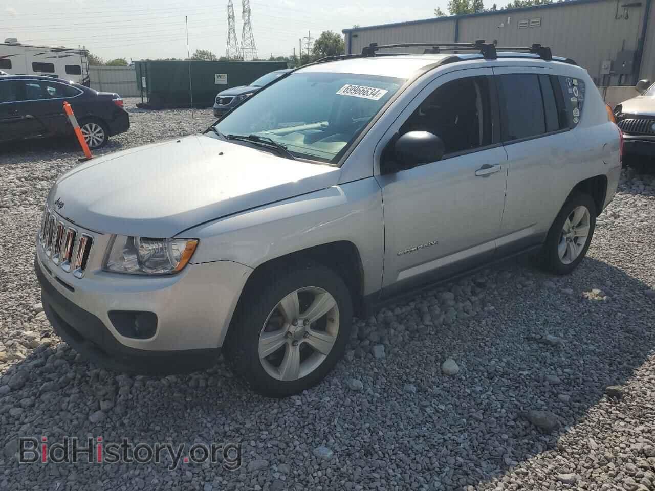 Photo 1J4NF1FB3BD215560 - JEEP COMPASS 2011