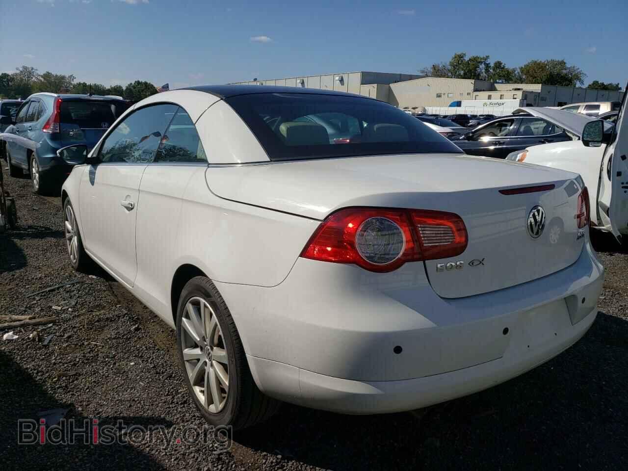 2011 VOLKSWAGEN EOS - VIN: WVWBA7AH9BV001382 - Фото 2
