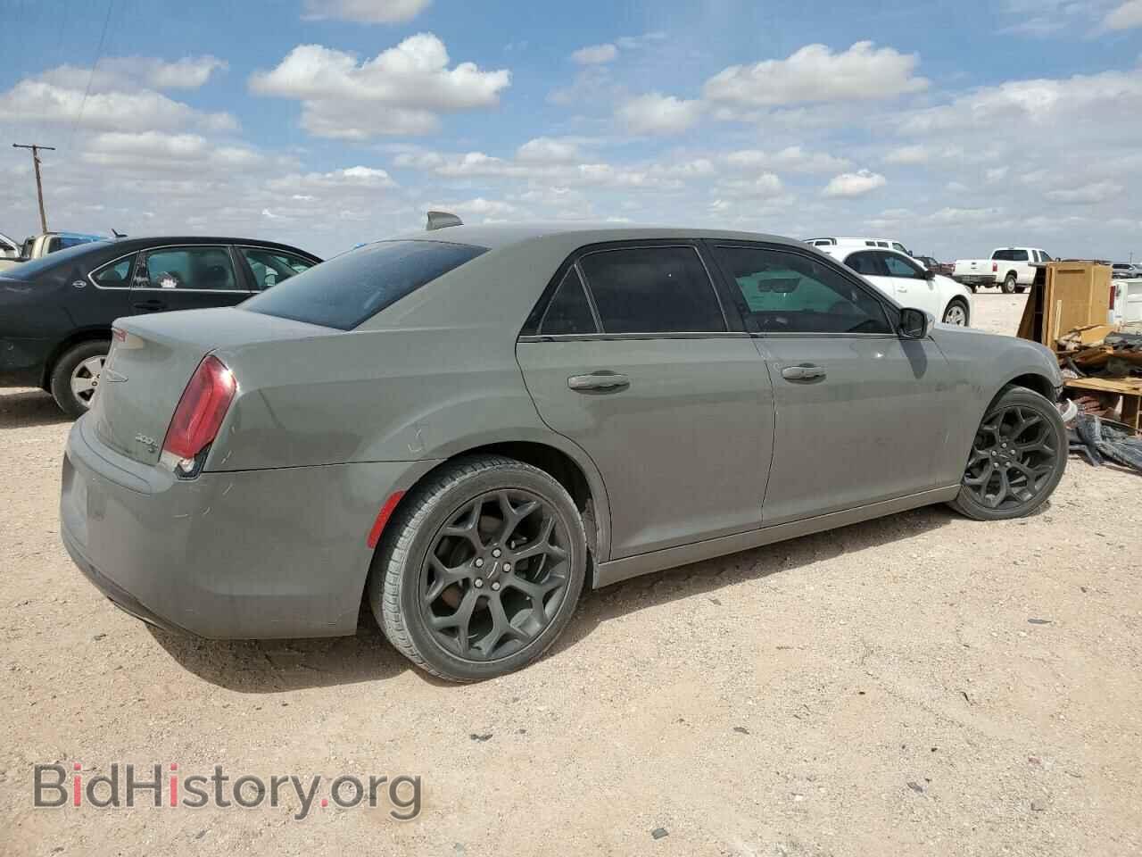 2019 CHRYSLER 300 - VIN: 2C3CCABG1KH516486 - Фото 3