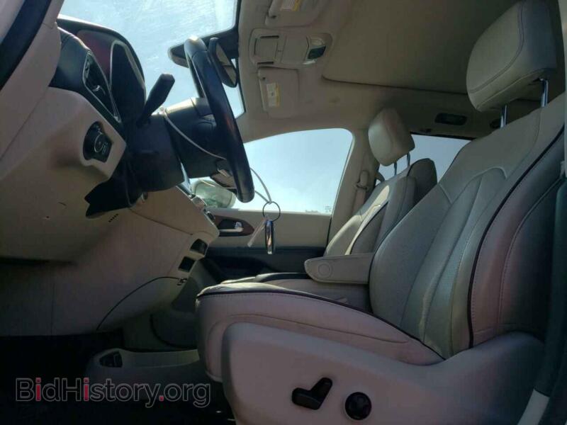 2020 Chrysler PACIFICA (VIN 2C4RC1GG0LR176029) — photo 7 of 13