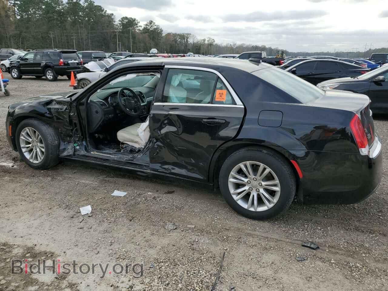 2017 CHRYSLER 300 - VIN: 2C3CCAAG2HH552455 - Фото 2