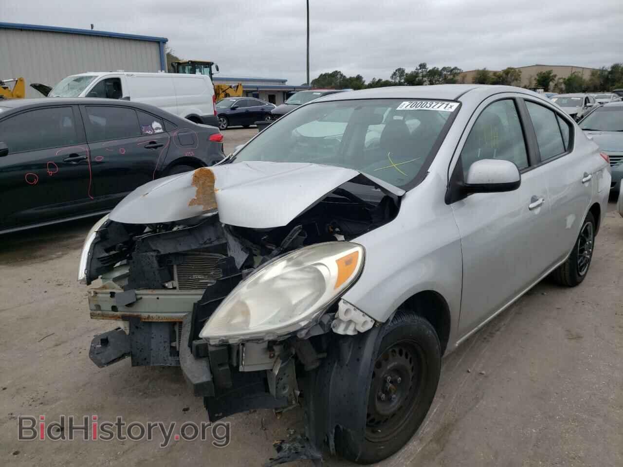 2013 NISSAN VERSA - VIN: 3N1CN7AP1DL881208 - Фото 2