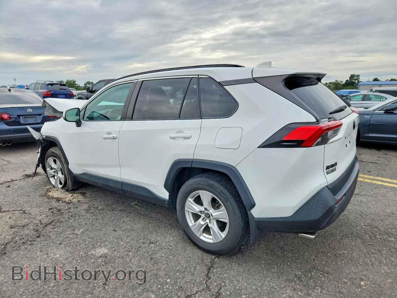 2021 Toyota RAV4 (VIN 2T3P1RFV3MC219475) — photo 2 of 15