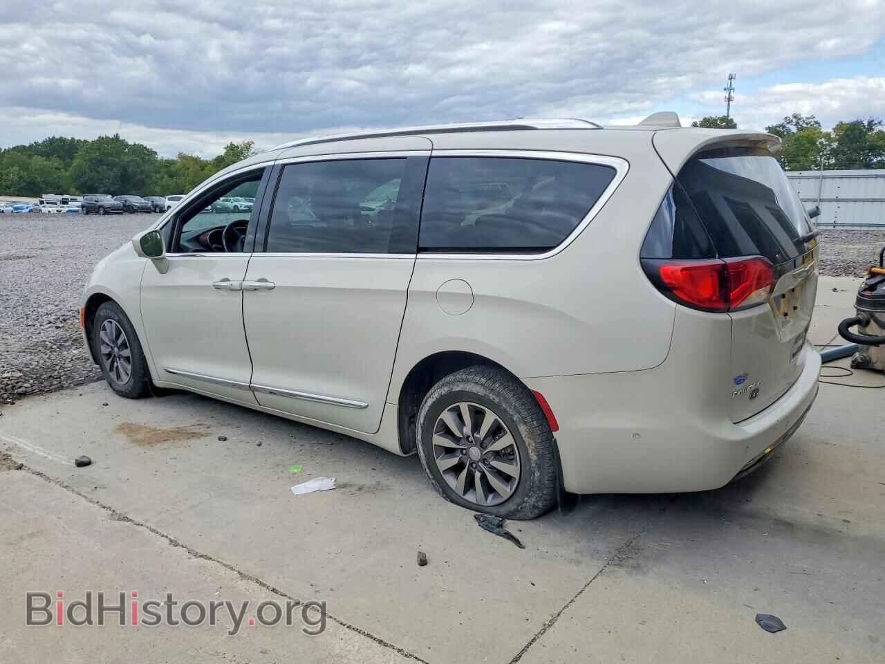 2019 CHRYSLER PACIFICA - VIN: 2C4RC1EG0KR746032 - Photo 2
