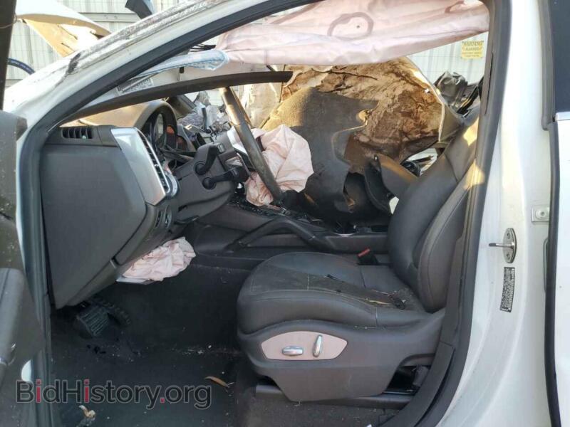 2016 Porsche CAYENNE (VIN WP1AA2A22GKA37559) — photo 7 of 13