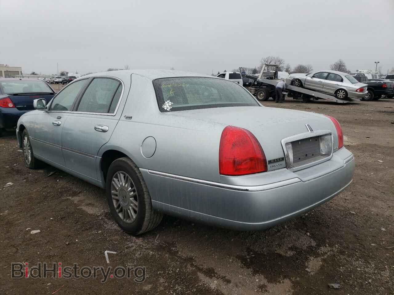 2007 LINCOLN TOWNCAR - VIN: 1LNHM82W57Y625234 - Фото 2