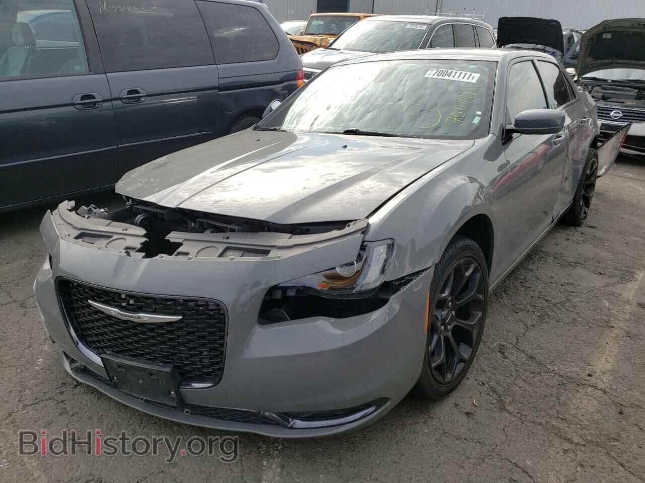 2019 CHRYSLER 300 - VIN: 2C3CCABG0KH628809 - Фото 2