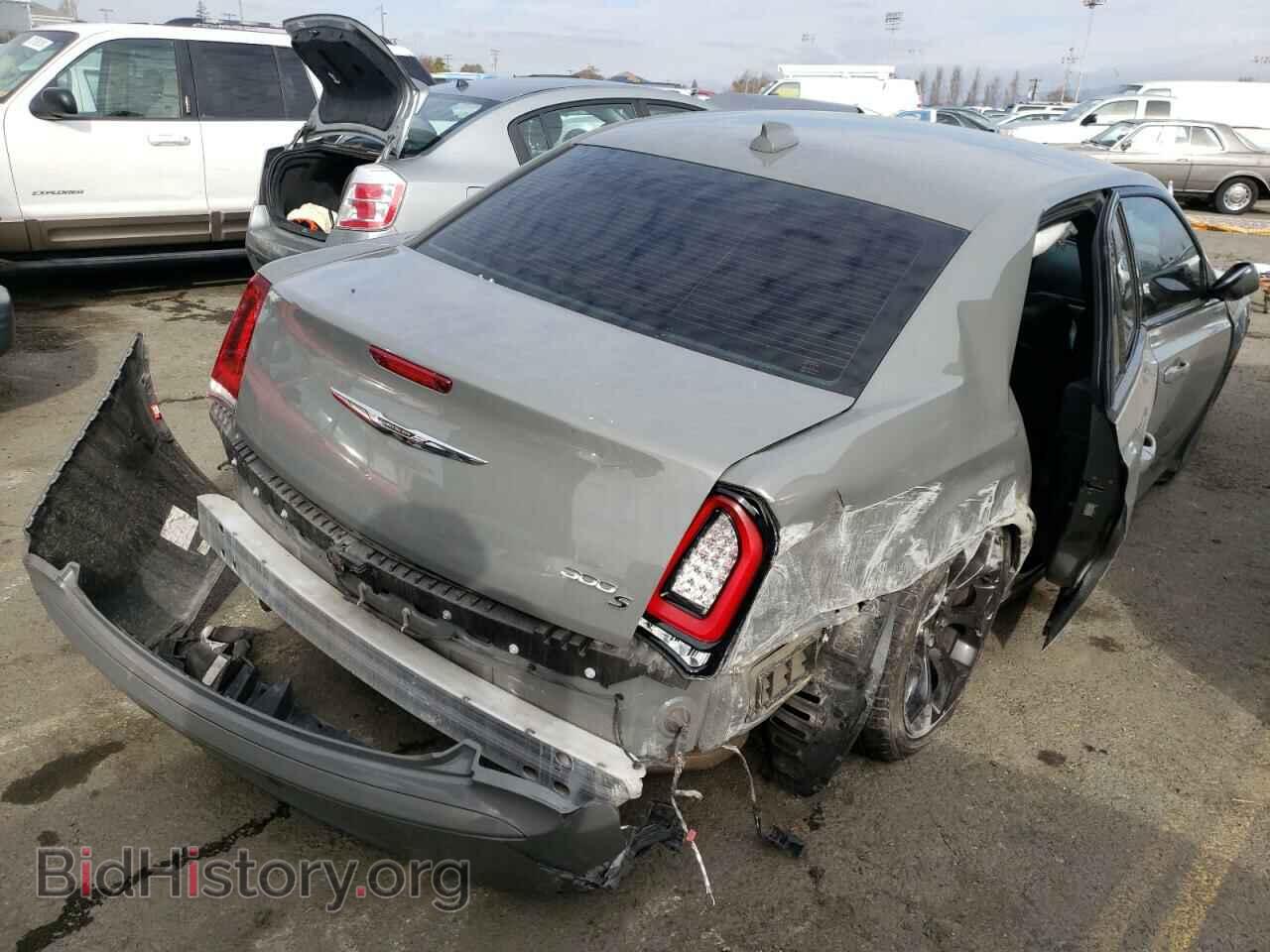 2019 CHRYSLER 300 - VIN: 2C3CCABG0KH628809 - Фото 4