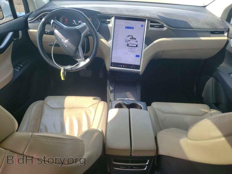 2017 Tesla MODEL X (VIN 5YJXCBE23HF047712) — photo 8 of 12