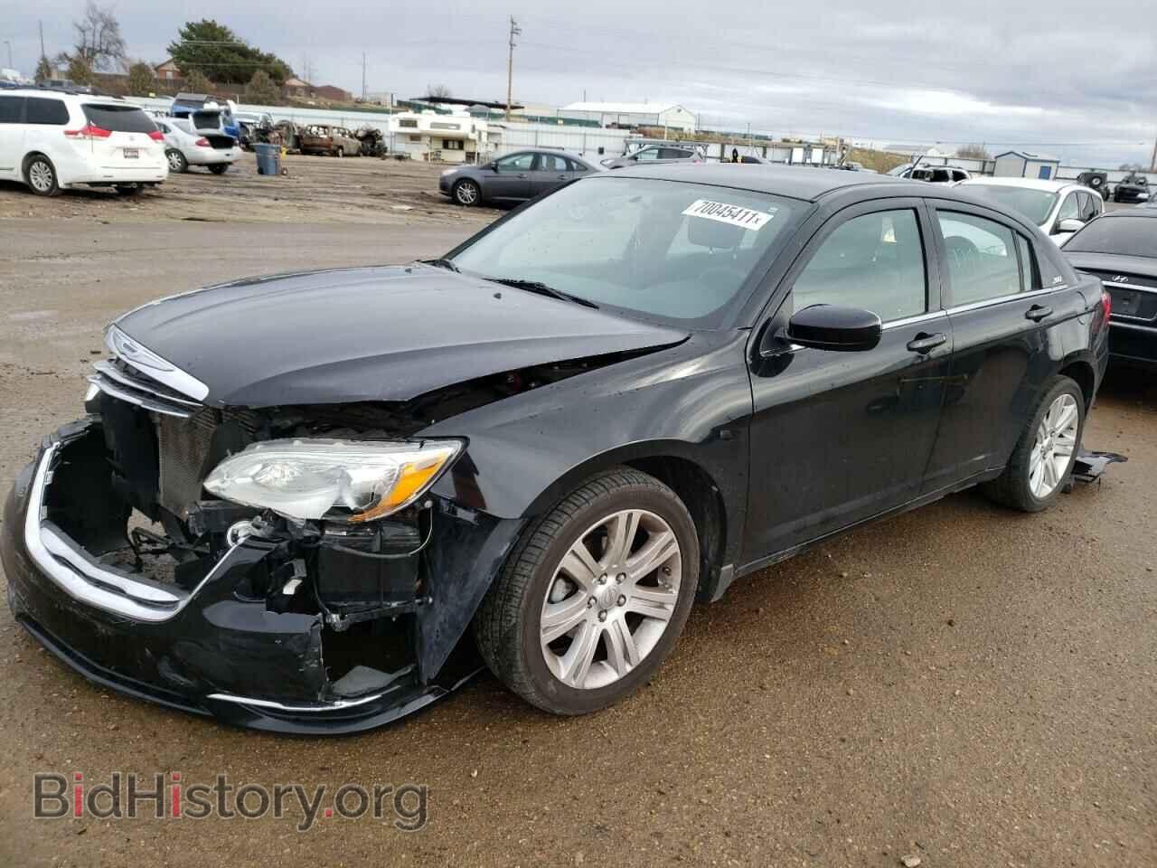 2013 CHRYSLER 200 - VIN: 1C3CCBAB0DN733047 - Фото 2