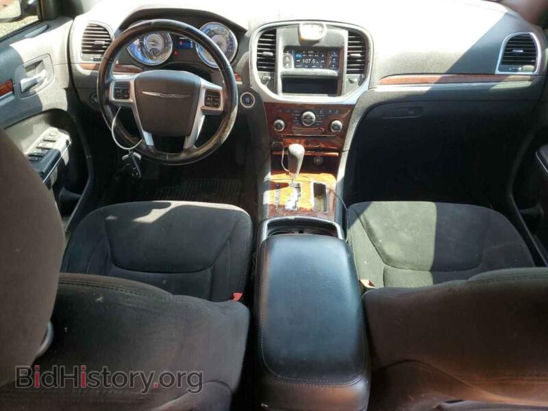 2012 Chrysler 300 (VIN 2C3CCAAG2CH124524) — фото 8 из 12