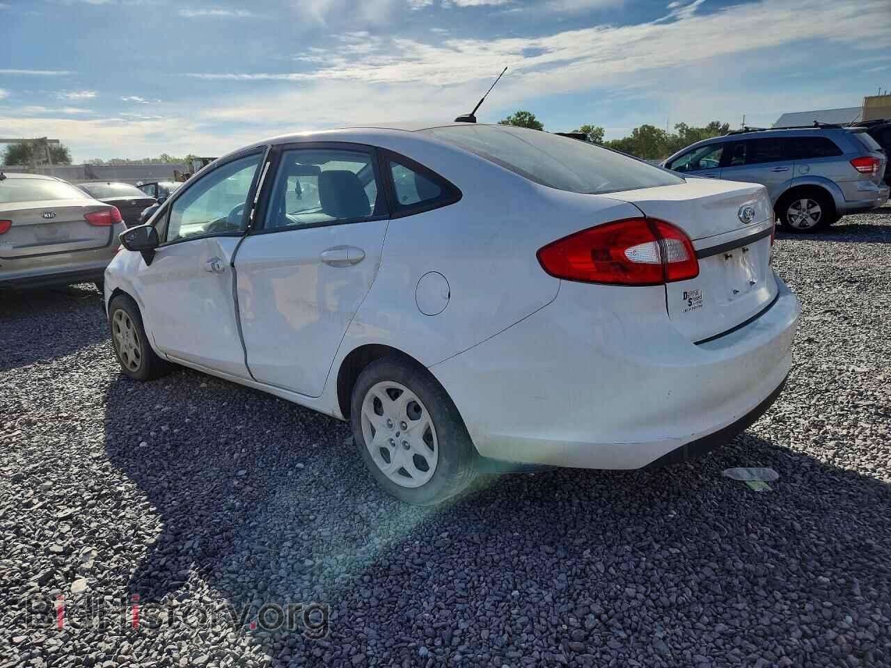2013 FORD FIESTA - VIN: 3FADP4AJ4DM215112 - Photo 2