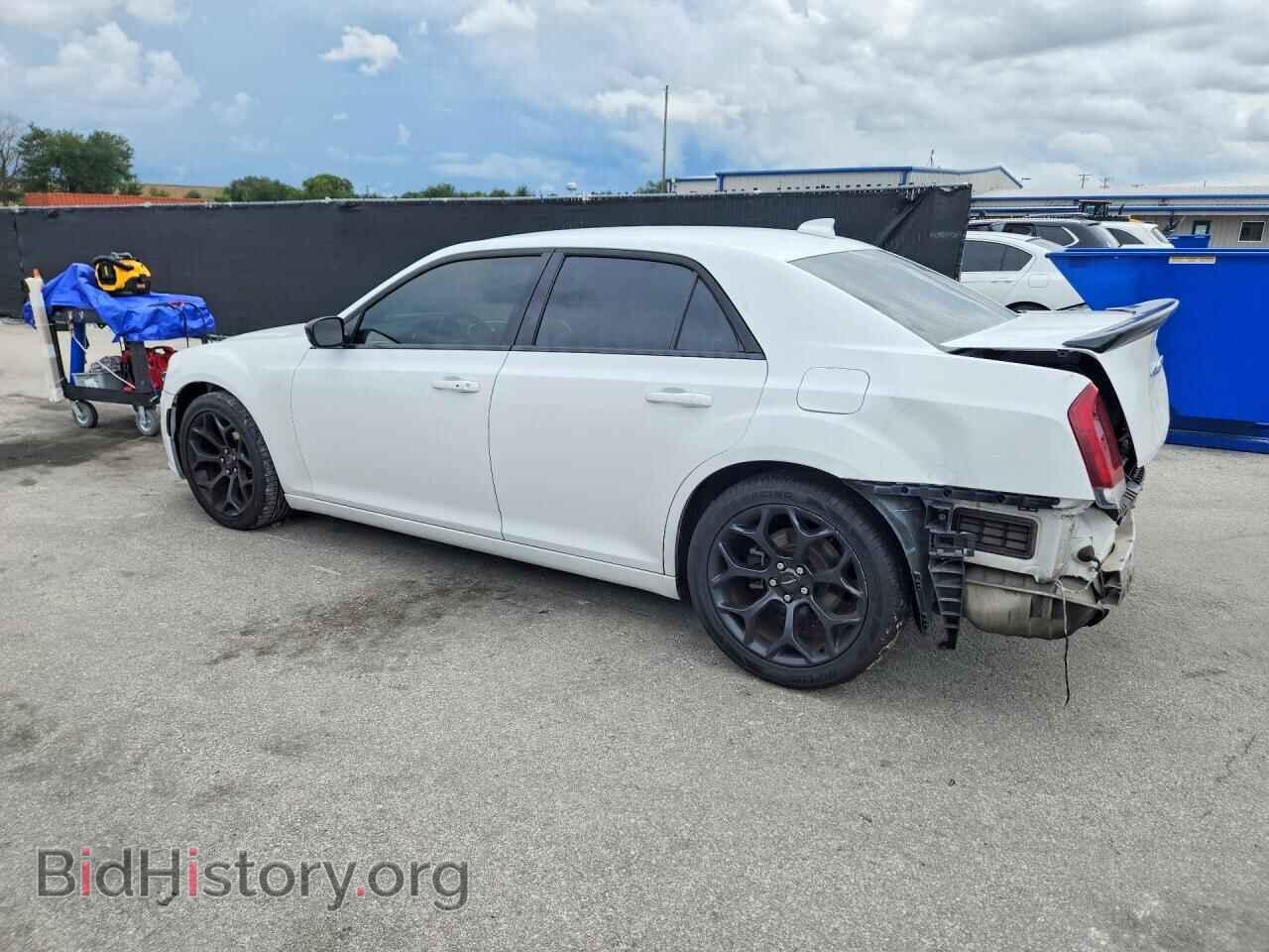 2019 CHRYSLER 300 - VIN: 2C3CCAAG1KH729049 - Photo 2