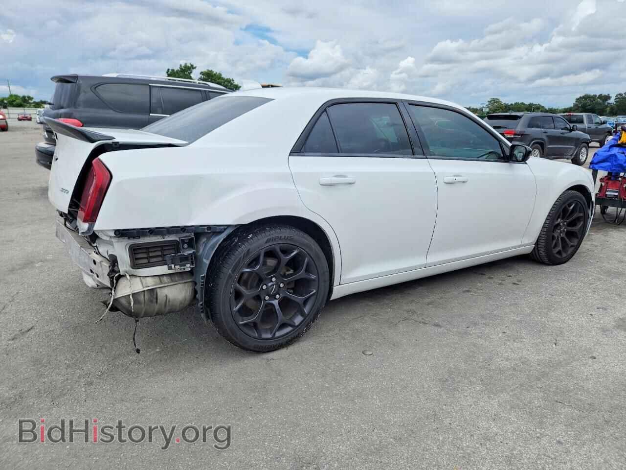 2019 CHRYSLER 300 - VIN: 2C3CCAAG1KH729049 - Photo 3