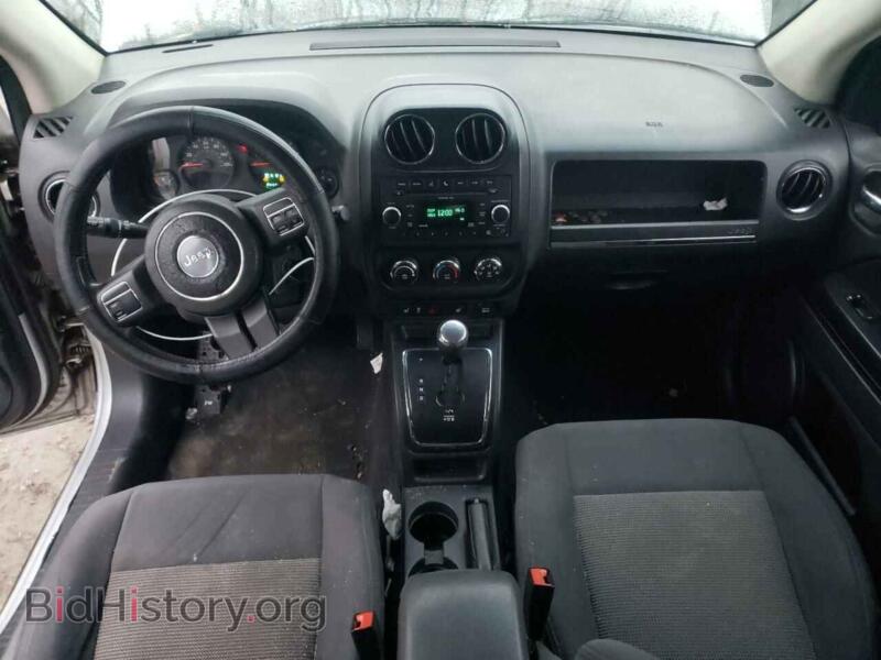 2011 Jeep COMPASS (VIN 1J4NF1FB0BD197793) — фото 8 из 12