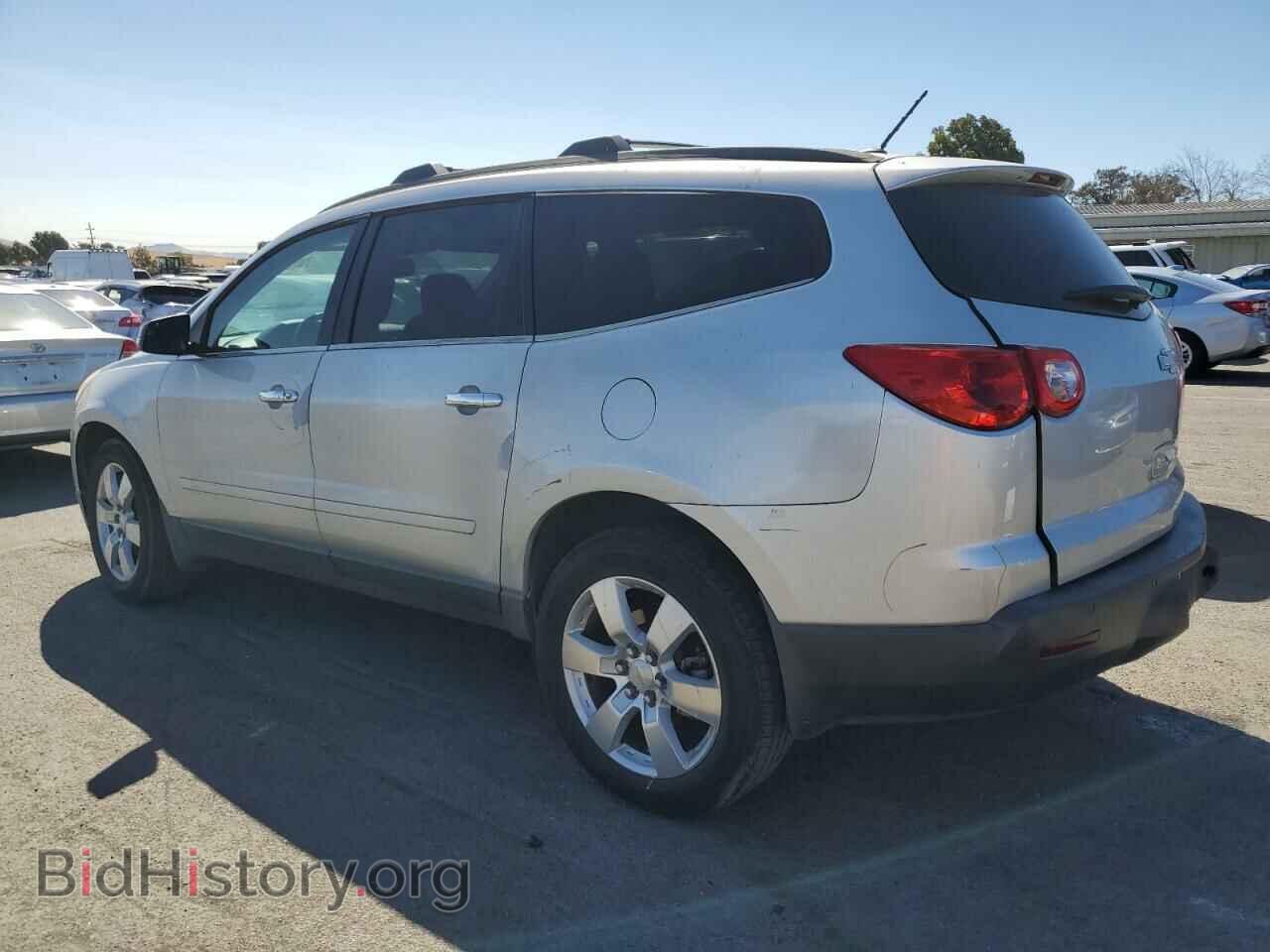 2012 CHEVROLET TRAVERSE - VIN: 1GNKRGED5CJ300285 - Фото 2