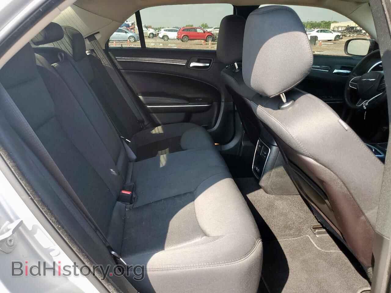 2019 CHRYSLER 300 - VIN: 2C3CCAAG8KH682943 - Фото 10