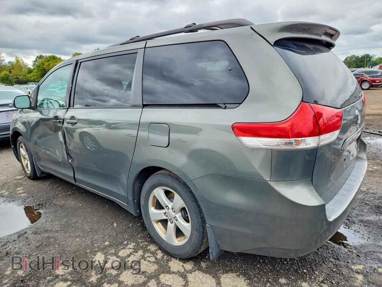 2011 TOYOTA SIENNA - VIN: 5TDKK3DC3BS079043 - Фото 2