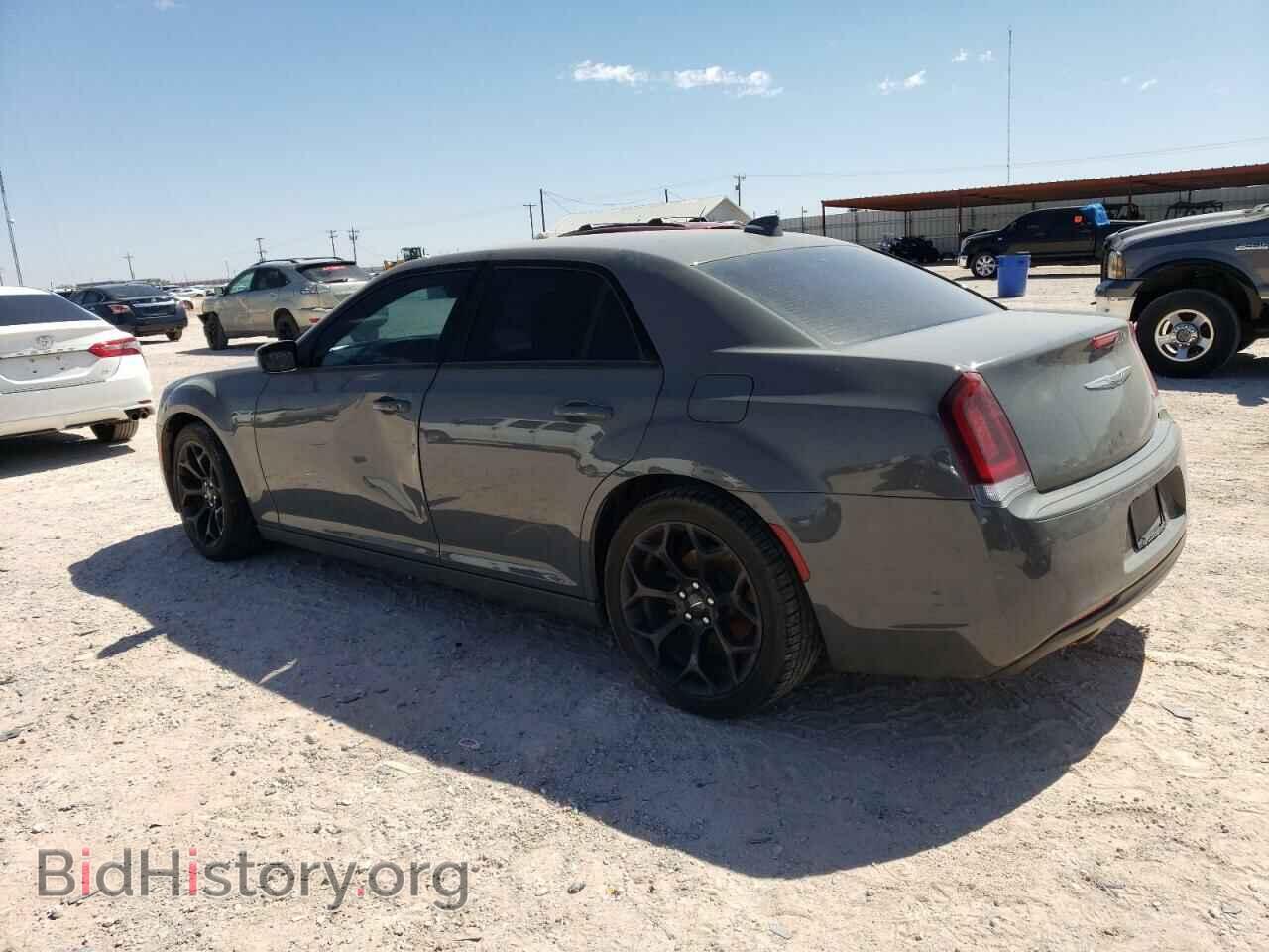 2019 CHRYSLER 300 - VIN: 2C3CCABG7KH559505 - Фото 2