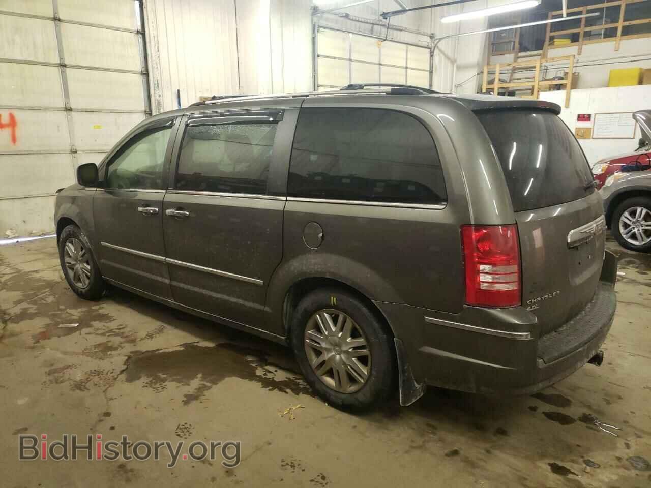2010 CHRYSLER MINIVAN - VIN: 2A4RR6DX2AR233645 - Фото 2