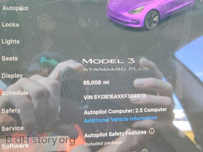 2019 Tesla MODEL 3 (VIN 5YJ3E1EAXKF304978) — фото 9 из 15