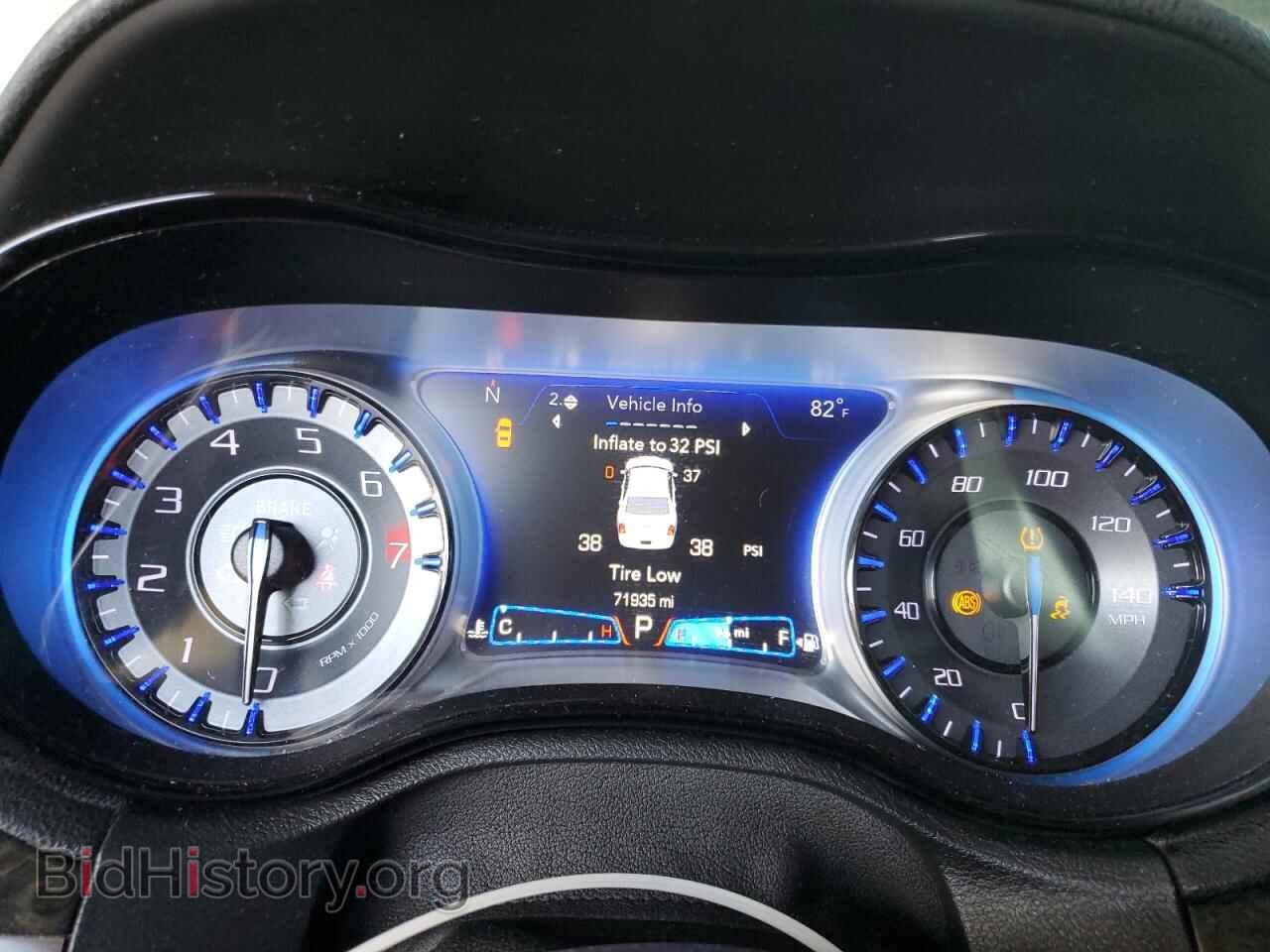 2019 CHRYSLER 300 - VIN: 2C3CCABG9KH539529 - Фото 9