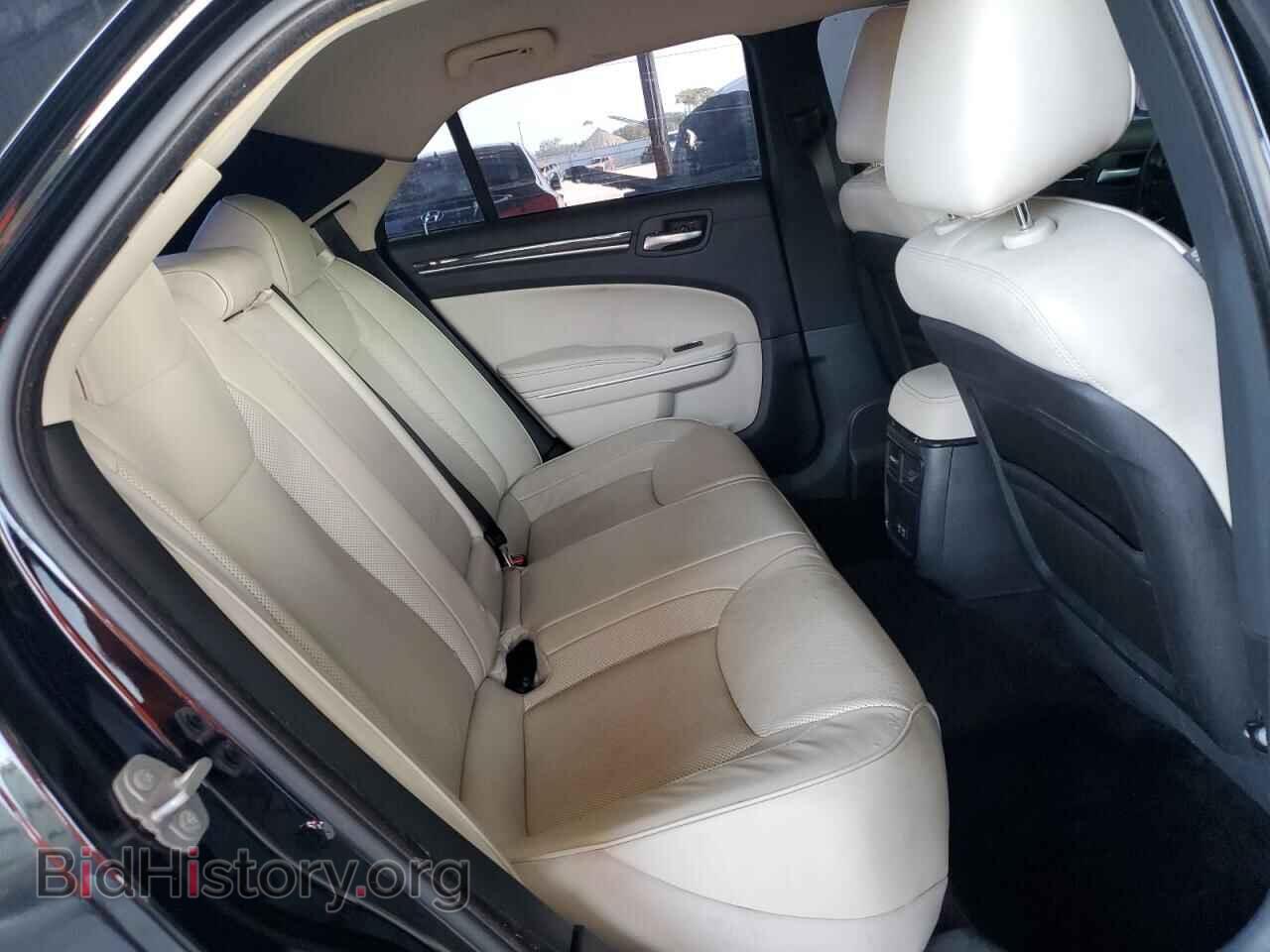 2019 CHRYSLER 300 - VIN: 2C3CCABG9KH539529 - Фото 10