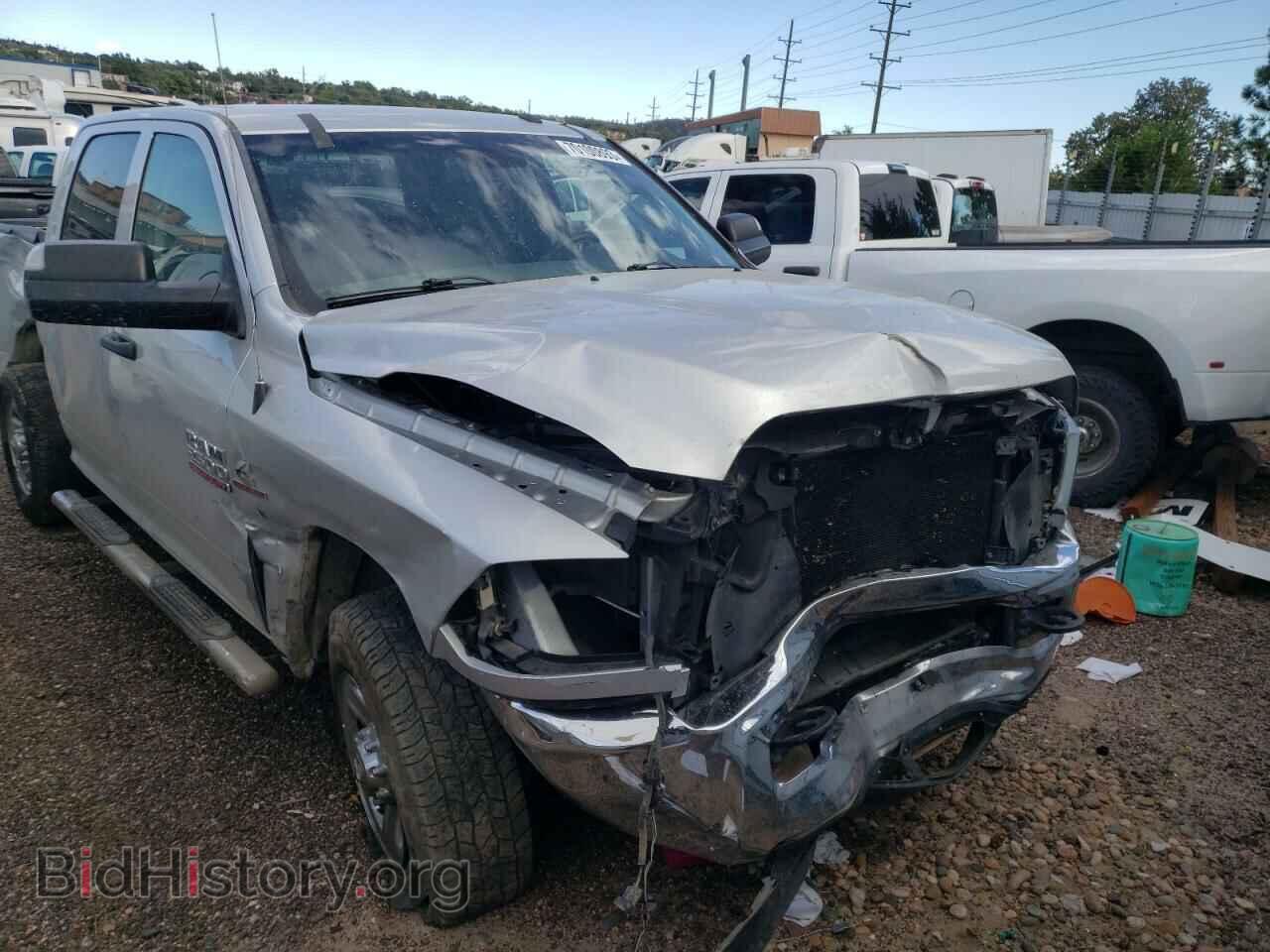 2017 RAM All Models - VIN: 3C6UR5CL2HG554990 - Photo 5