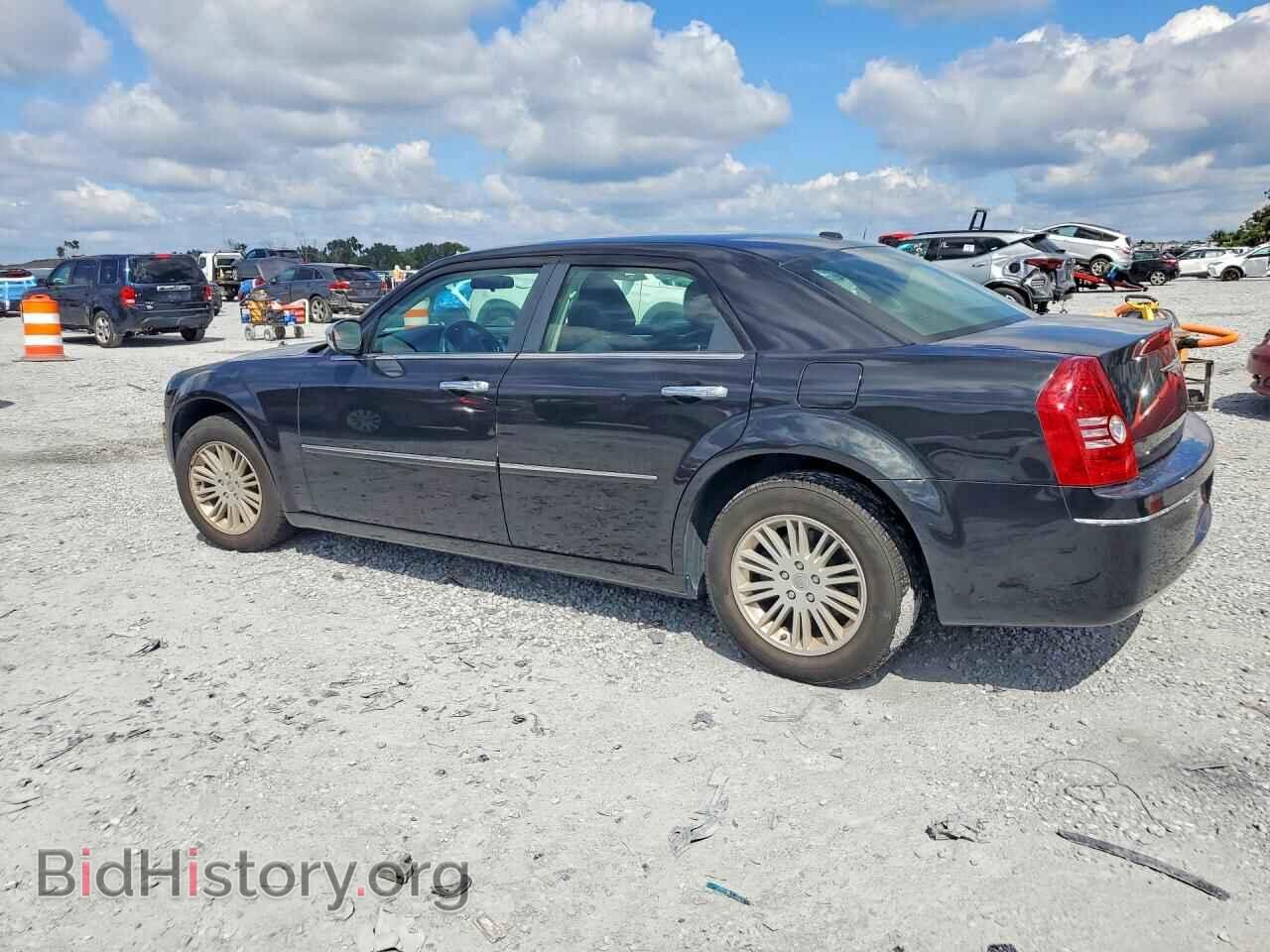2010 CHRYSLER 300 - VIN: 2C3CA5CV6AH209369 - Фото 2