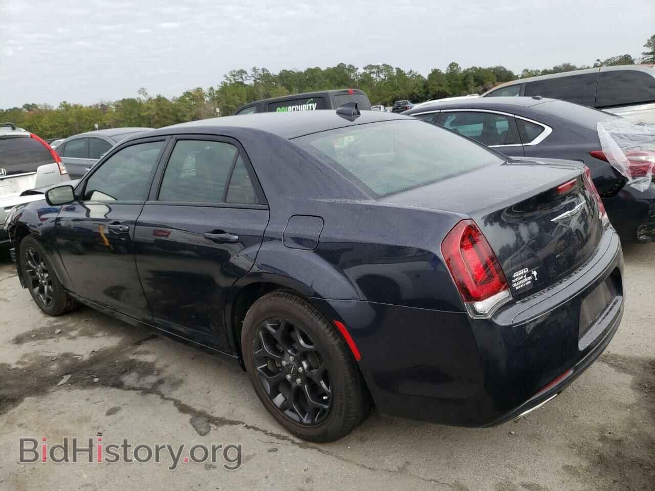 2019 CHRYSLER 300 - VIN: 2C3CCAGG5KH556434 - Фото 2
