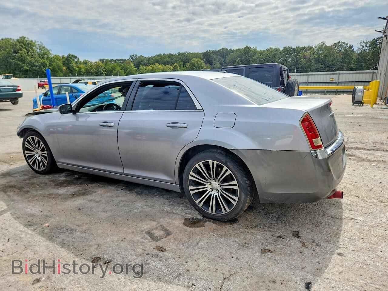 2013 CHRYSLER 300 - VIN: 2C3CCABG6DH585547 - Photo 2